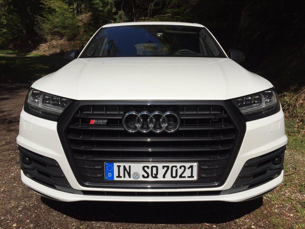 570029AUDISQ70174.jpg
