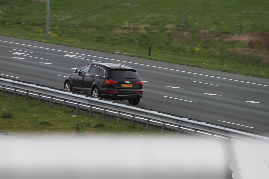 5711602176AUDIQ7V12.jpg