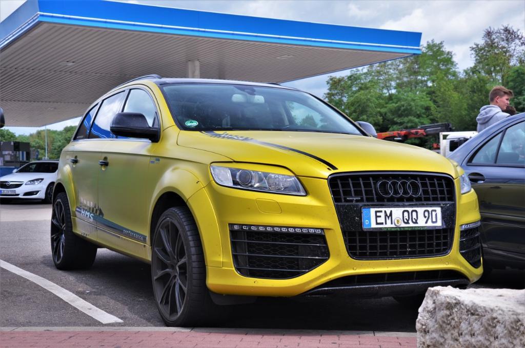 5721482216AUDIQ7V12.jpg
