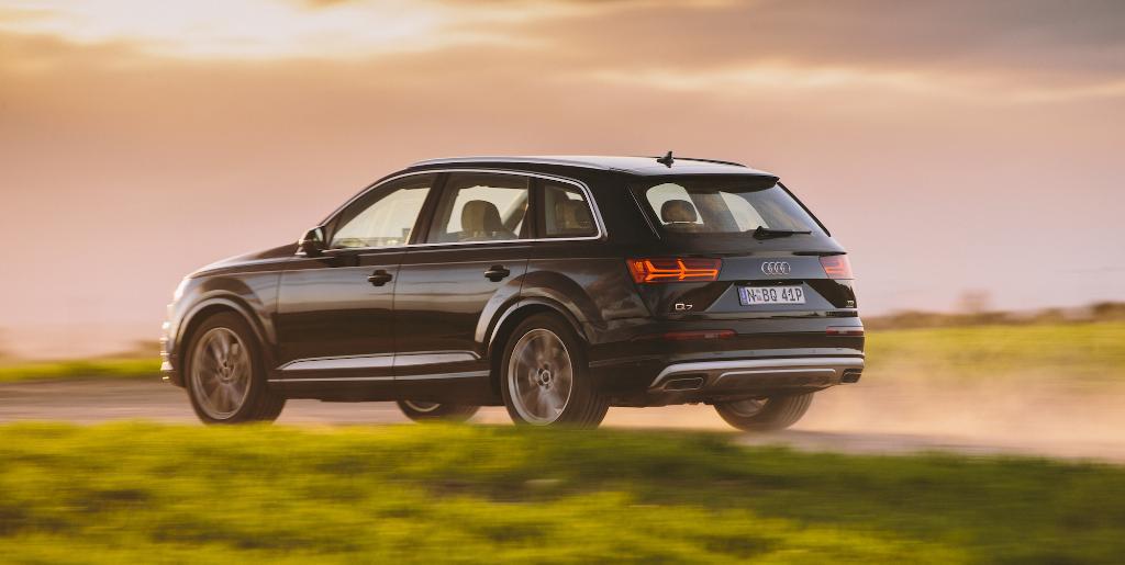 573494Q7MK2407.jpg