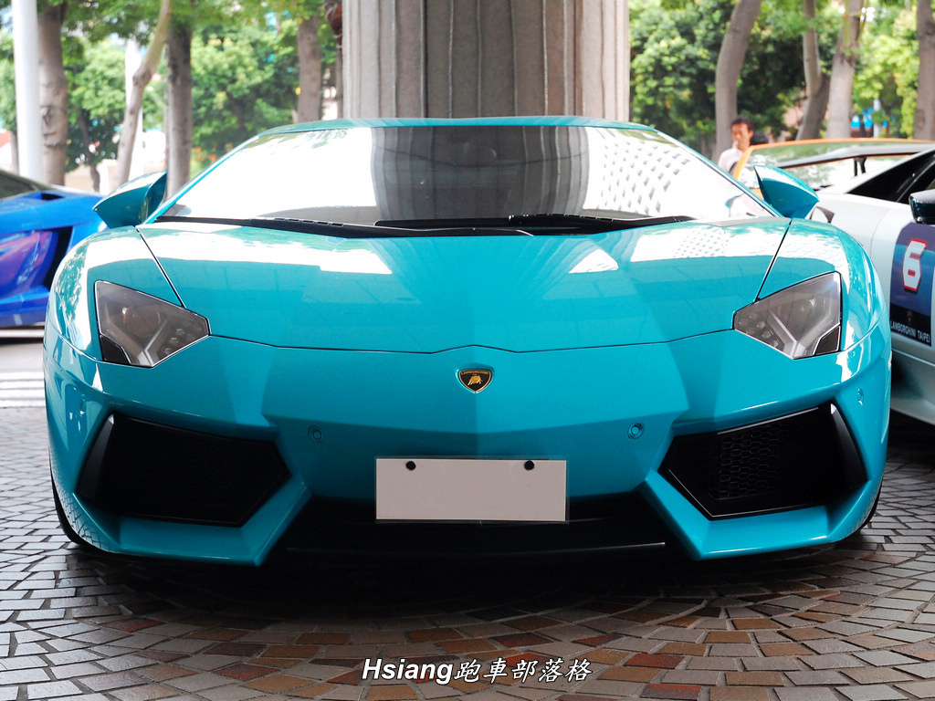 573633055LAMBORGHINIAVENTADORESQUIROU.jpg