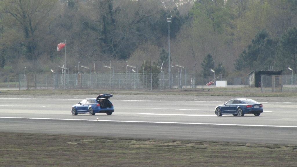 574642AUDIBA118131.jpg
