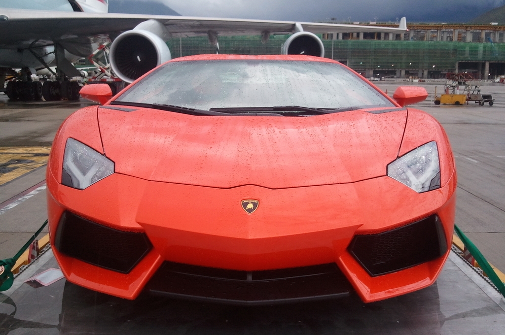 575783AVENTADOR130112ESQUIROU002.jpg