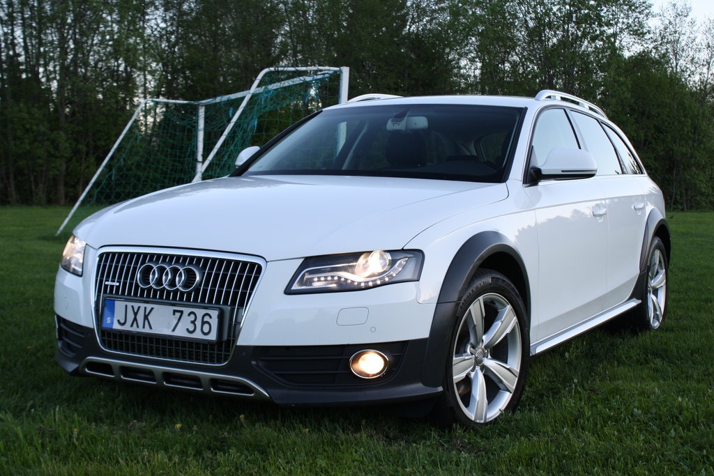 575969727AUDIA4ALLROAD.jpg