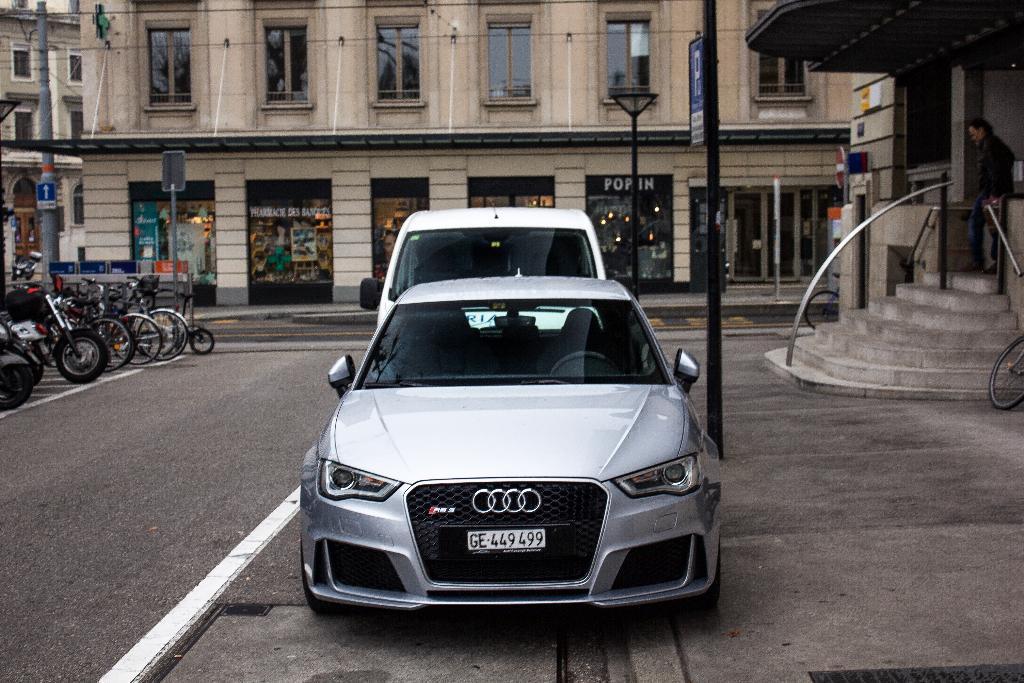 576669RS38V0929.jpg