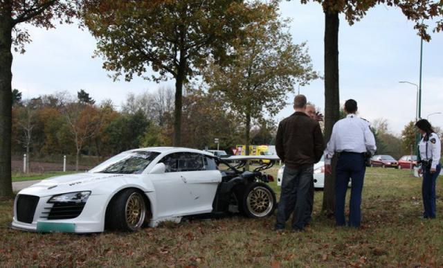 578919600_hp_audi_r8_crash_1w.jpg
