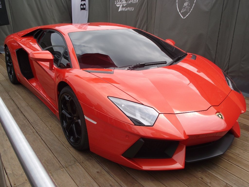 579488175LAMBORGHINIAVENTADORESQUIROU.jpg