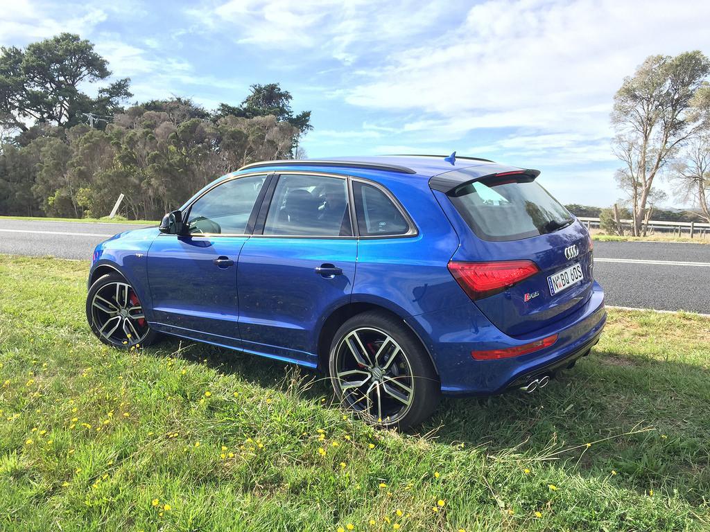 580729AUDISQ52095.jpg