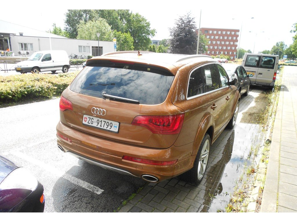 581319463Q7V12.jpg