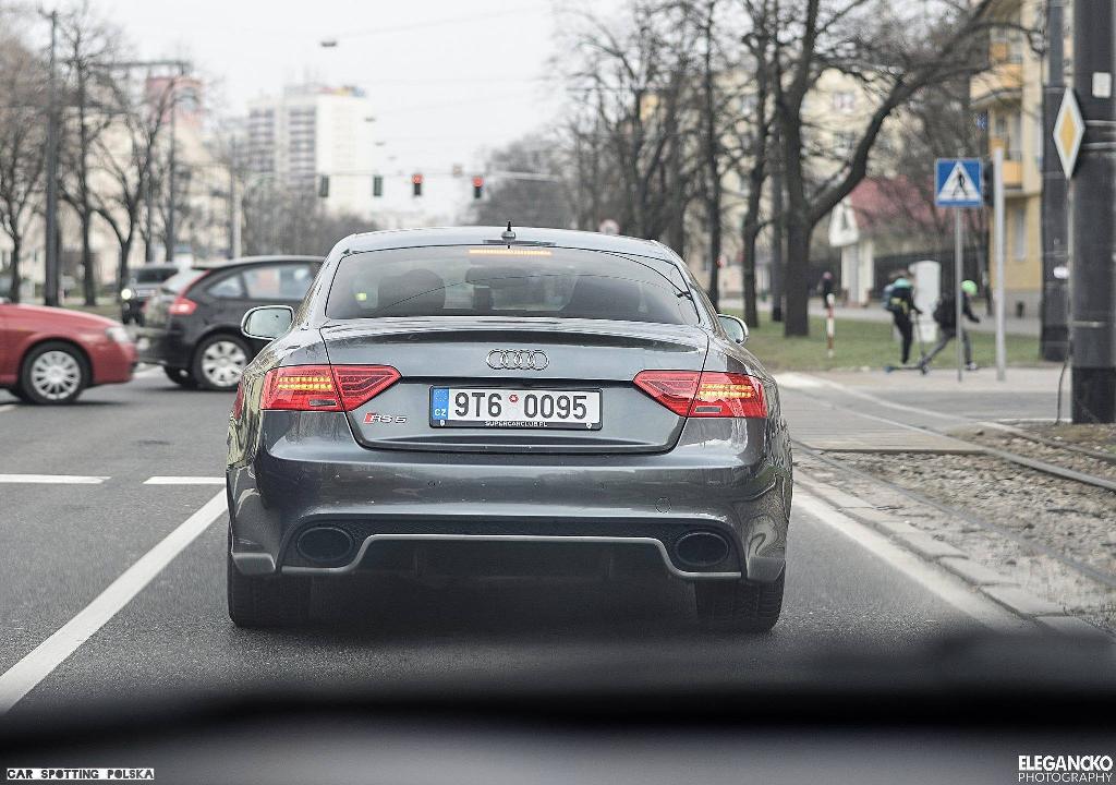 581725AUDIRS53233.jpg