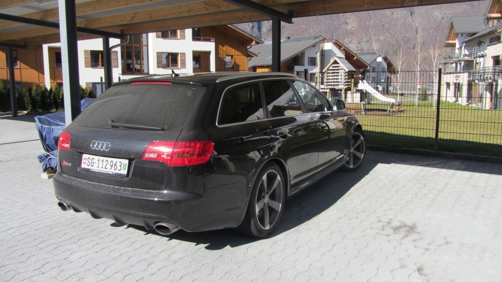 584609RS61019.jpg