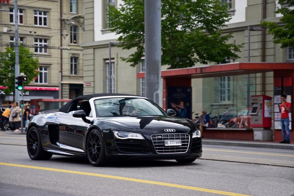 5846443891AUDIR8V10.jpg