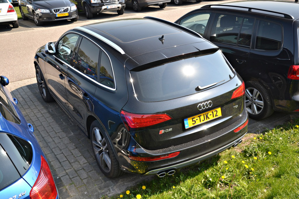 585321AUDISQ51102.jpg