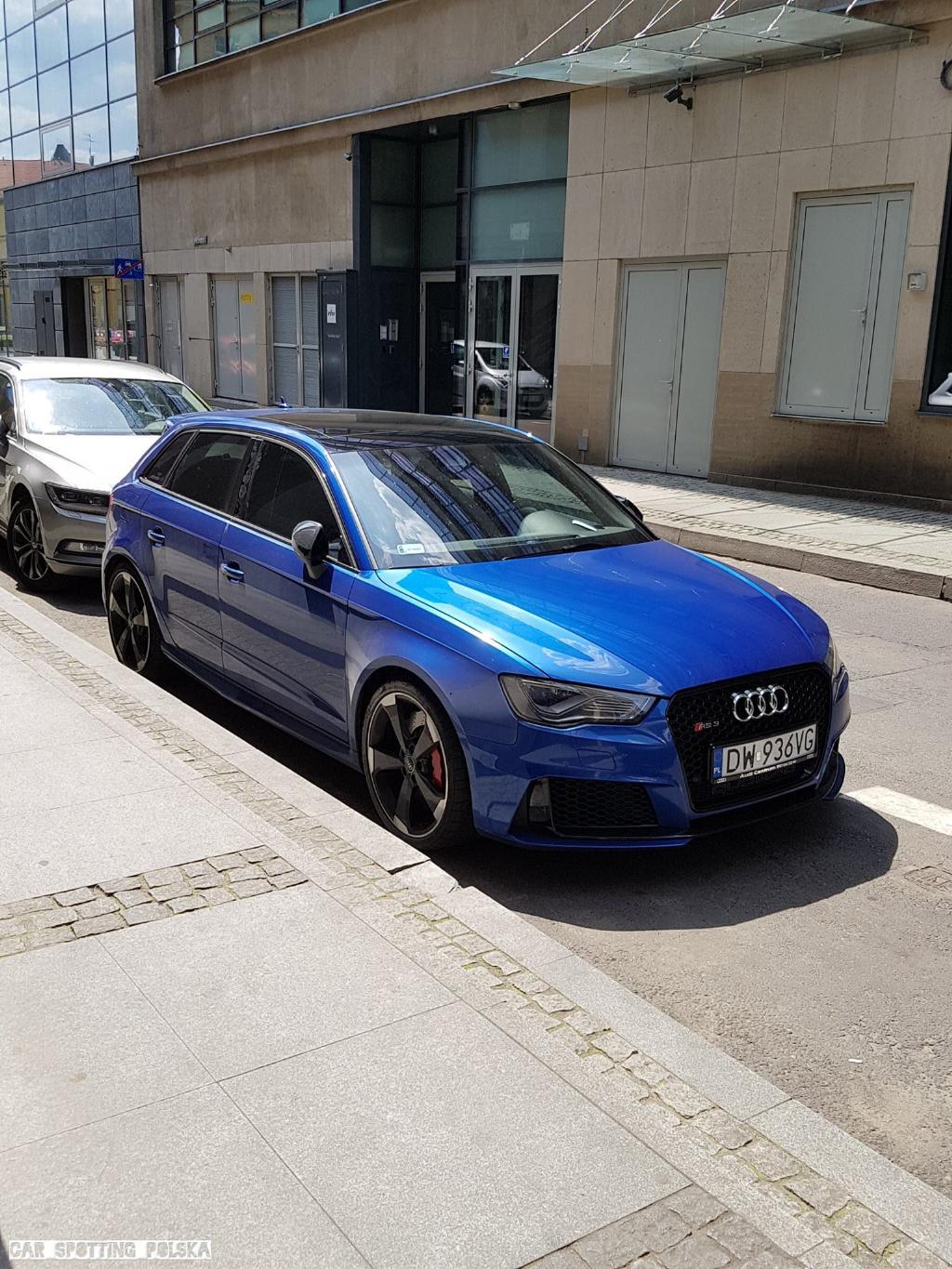 585801RS38V2912.jpg