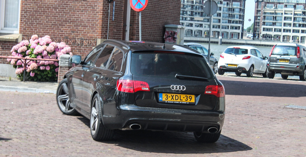 587261RS61220.jpg