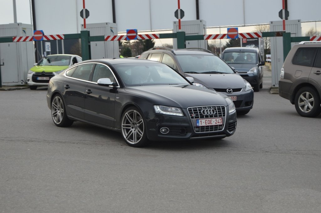 587753222S5SPORTBACK.jpg