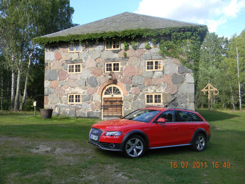 591364235AUDIA4ALLROAD.jpg