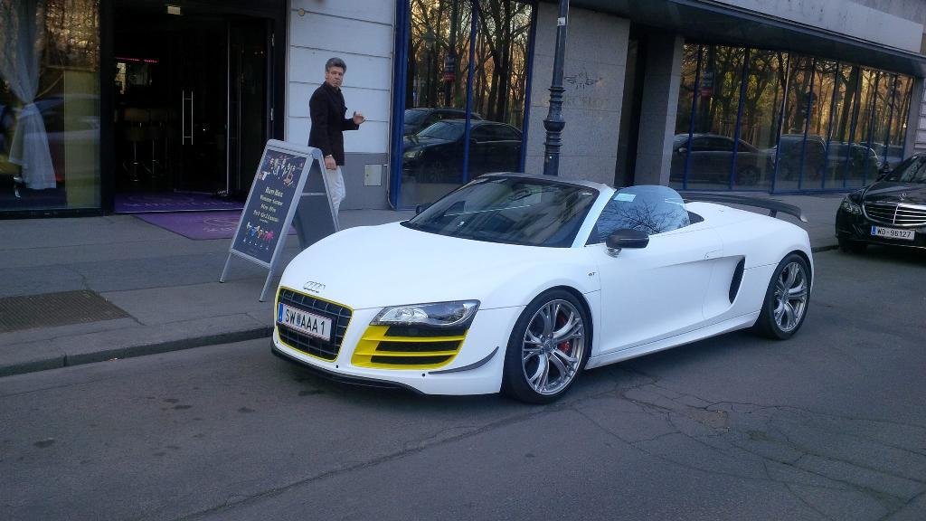 591589R8GT1209.jpg