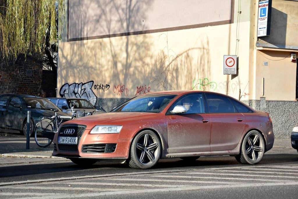 591829RS62419.jpg