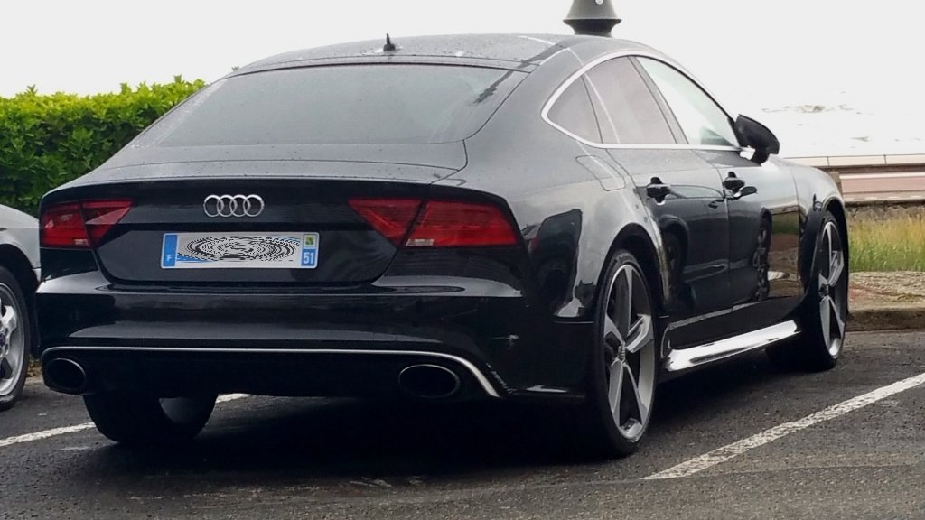 592713RS71403.jpg