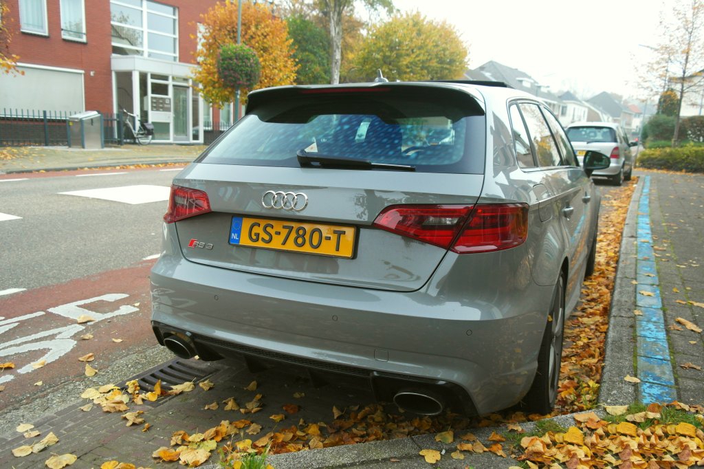 592983RS38V0681.jpg
