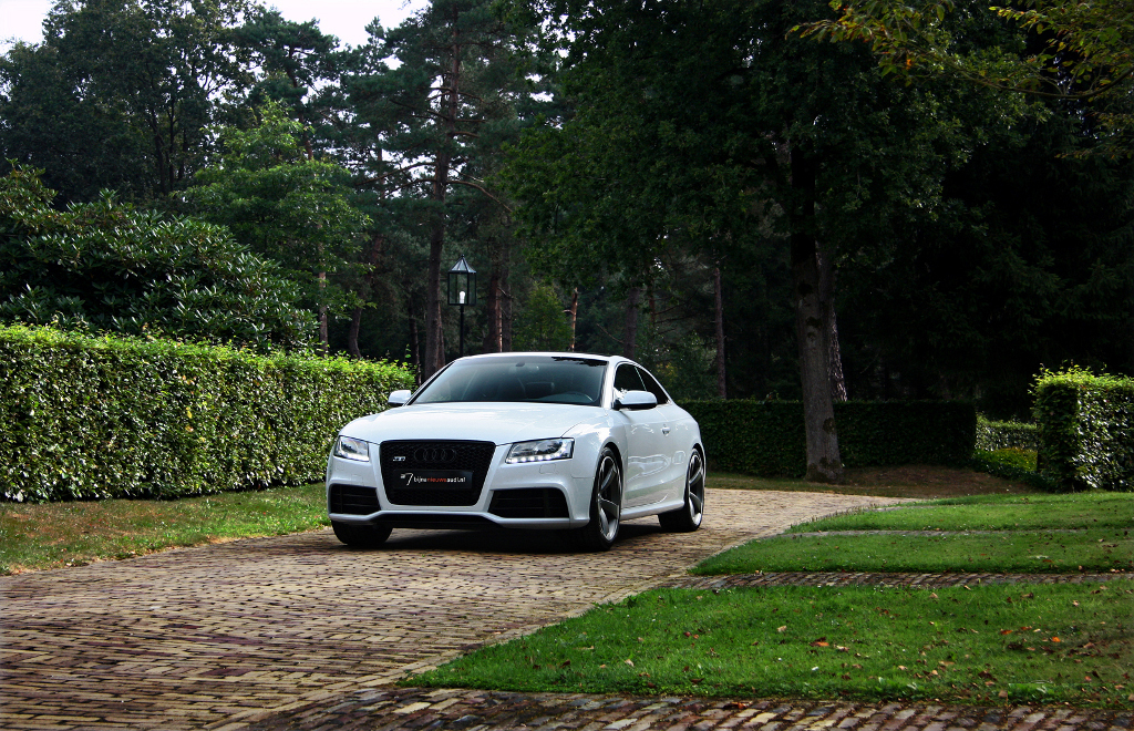 595693AUDIRS5487.jpg