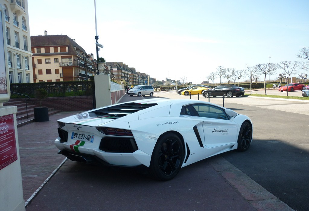 595931464LAMBORGHINIAVENTADORESQUIROU.jpg