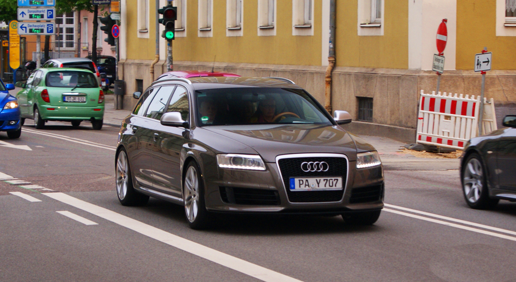 596095RS6732.jpg