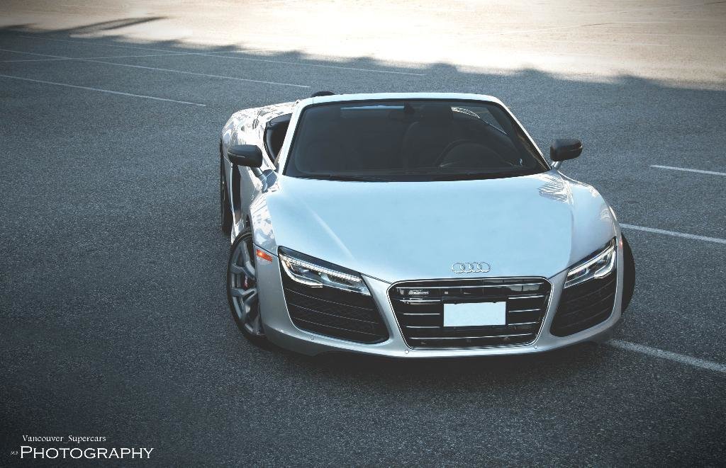 5961881802AUDIR8V10.jpg