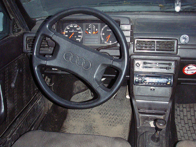 Audi_80_B2_Saloon.JPG