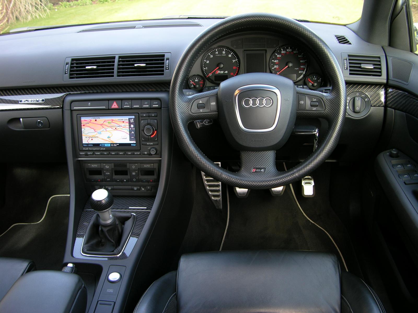 Int%C3%A9rieur_Audi_RS4_B7.jpg