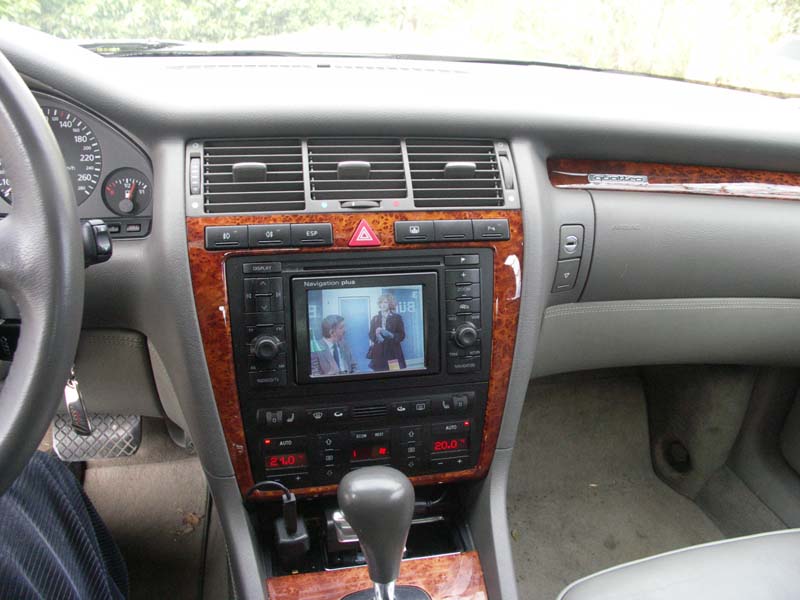 console%20centrale%20avec%20TV-GPS.jpg