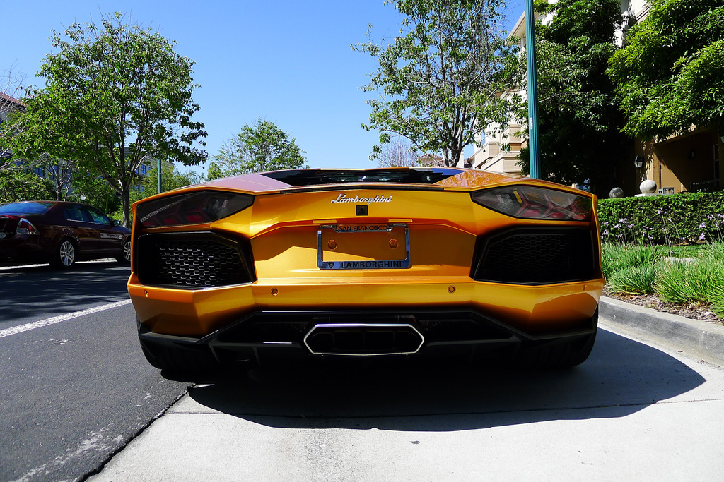 600102498LAMBORGHINIAVENTADORESQUIROU.jpg