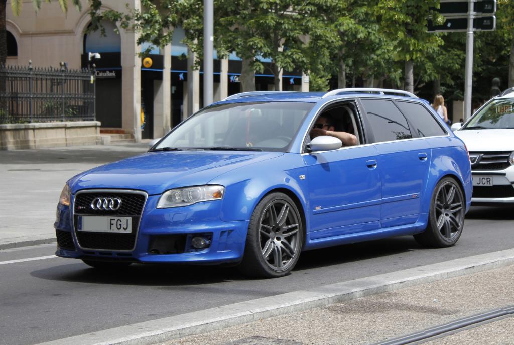 600557AUDIRS42636.jpg