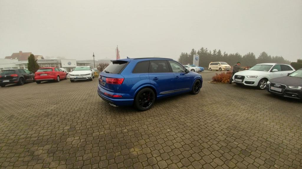 600603AUDISQ70405.jpg