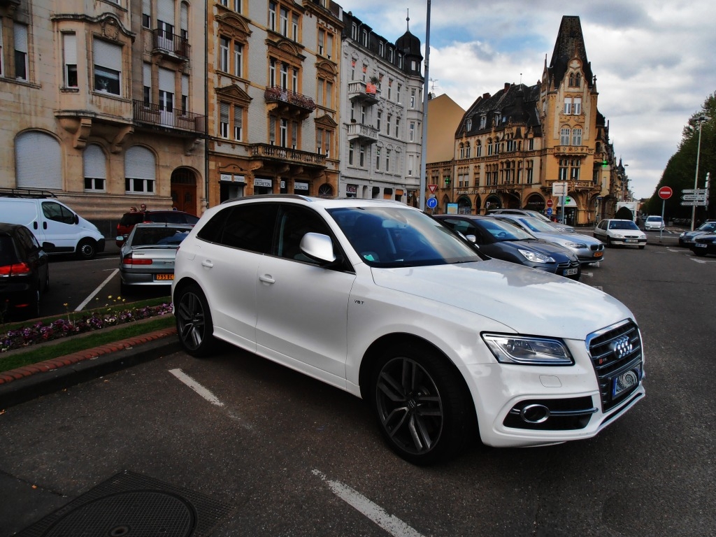 601415AUDISQ51125.jpg