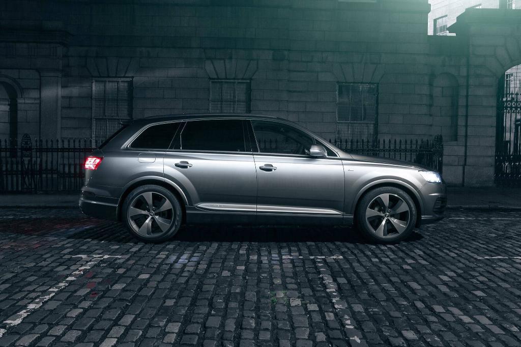 601836Q7MK2377.jpg