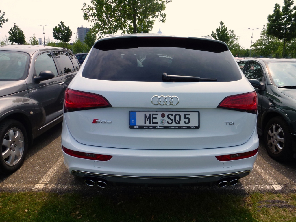 602723AUDISQ5665.jpg