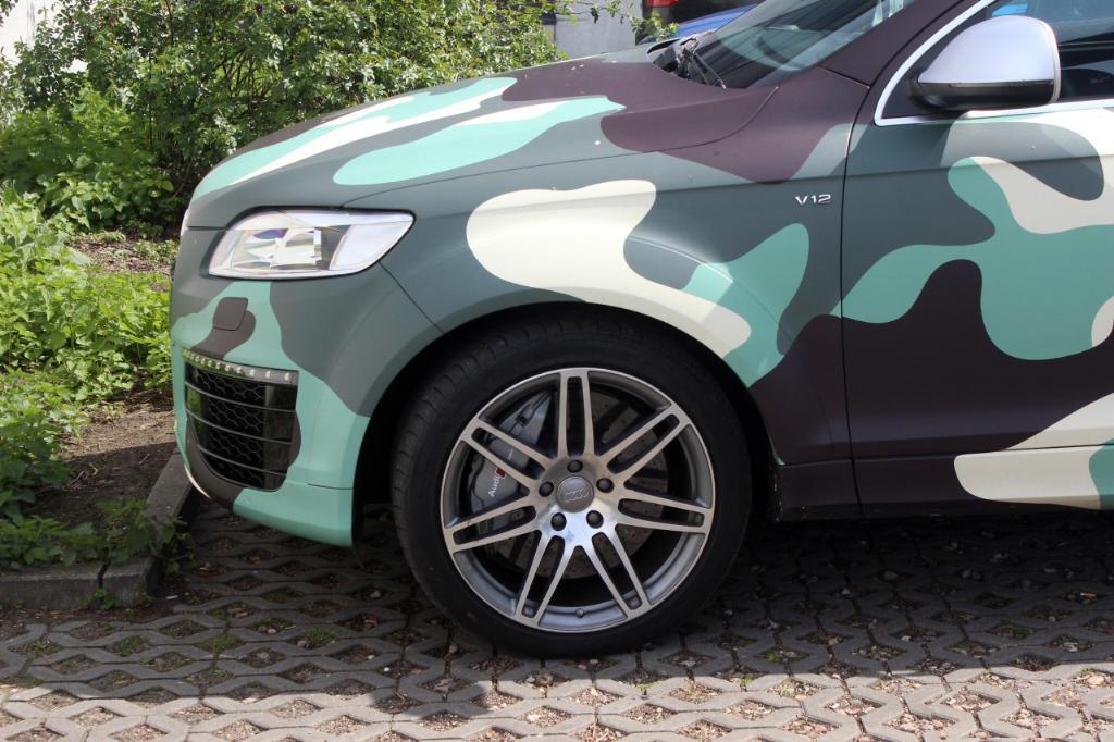 6042282179AUDIQ7V12.jpg