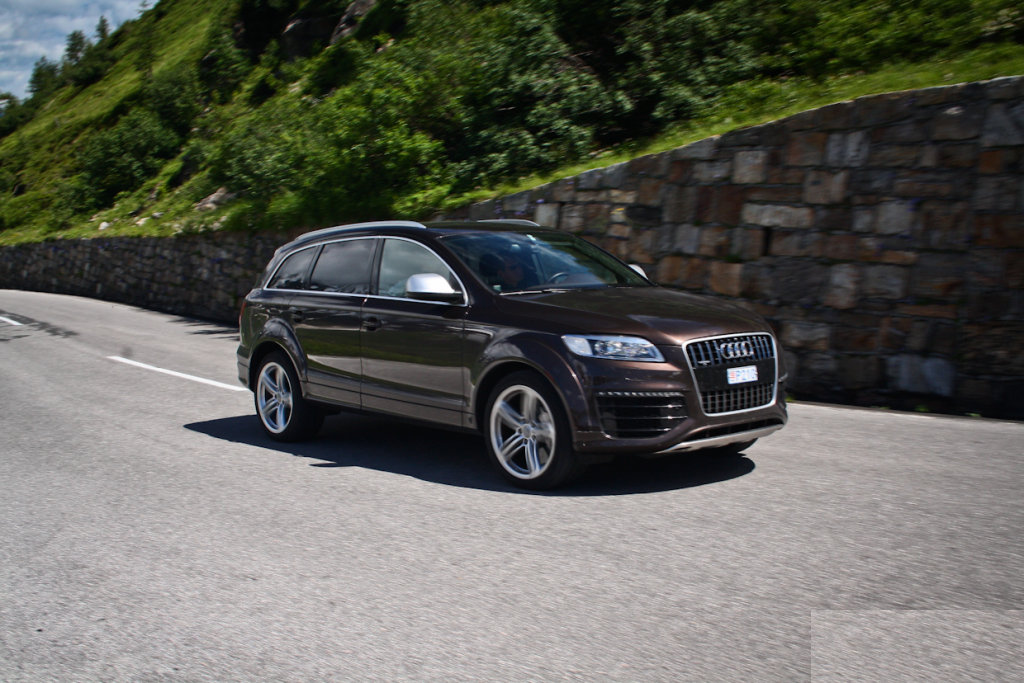604594484Q7V12.jpg