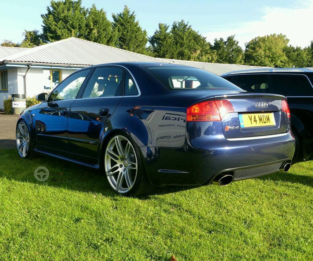604681AUDIRS42904.jpg