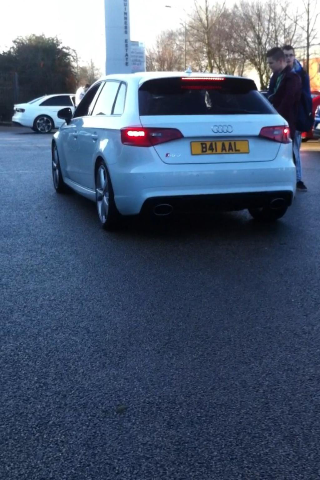 604709RS38V0933.jpg