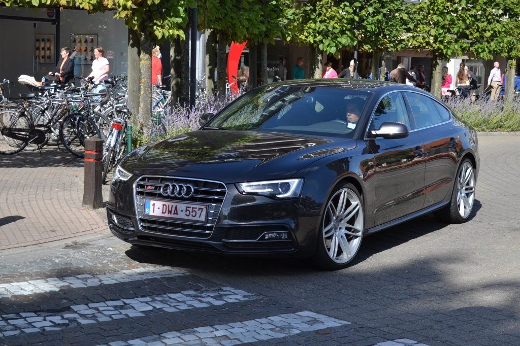 604952117S5SPORTBACK.jpg