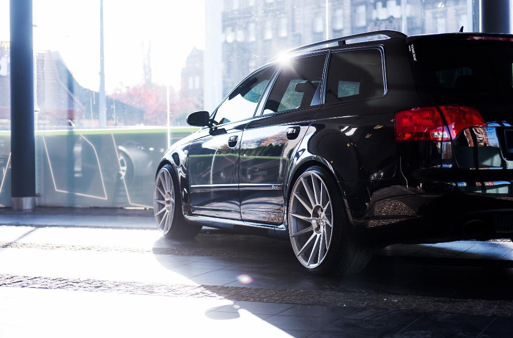 605746AUDIWHEELS1064L2RS4B7.jpg