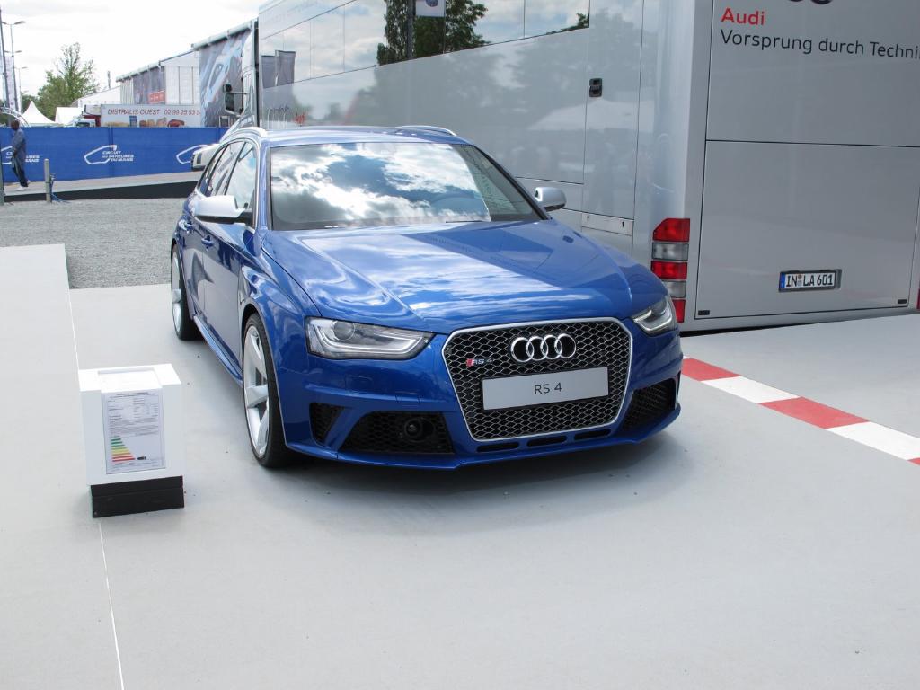 606390RS4B8ESQUIROU059.jpg