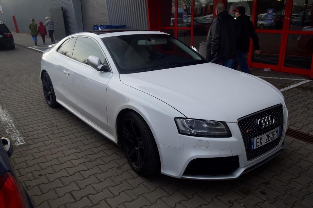 606777AUDIRS53011.jpg