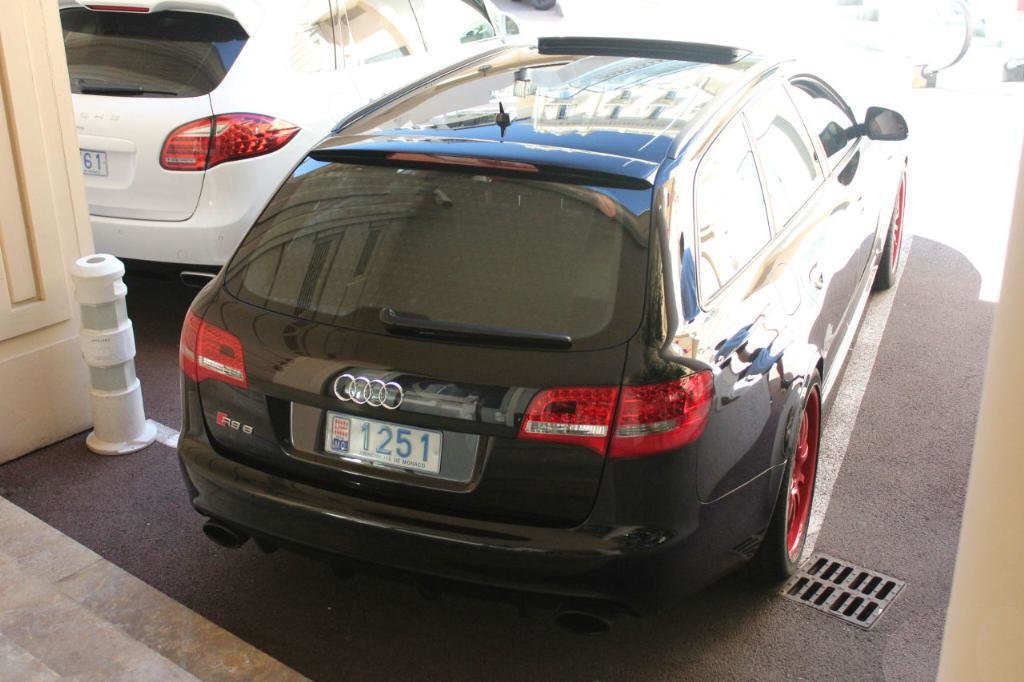 606957RS62310.jpg