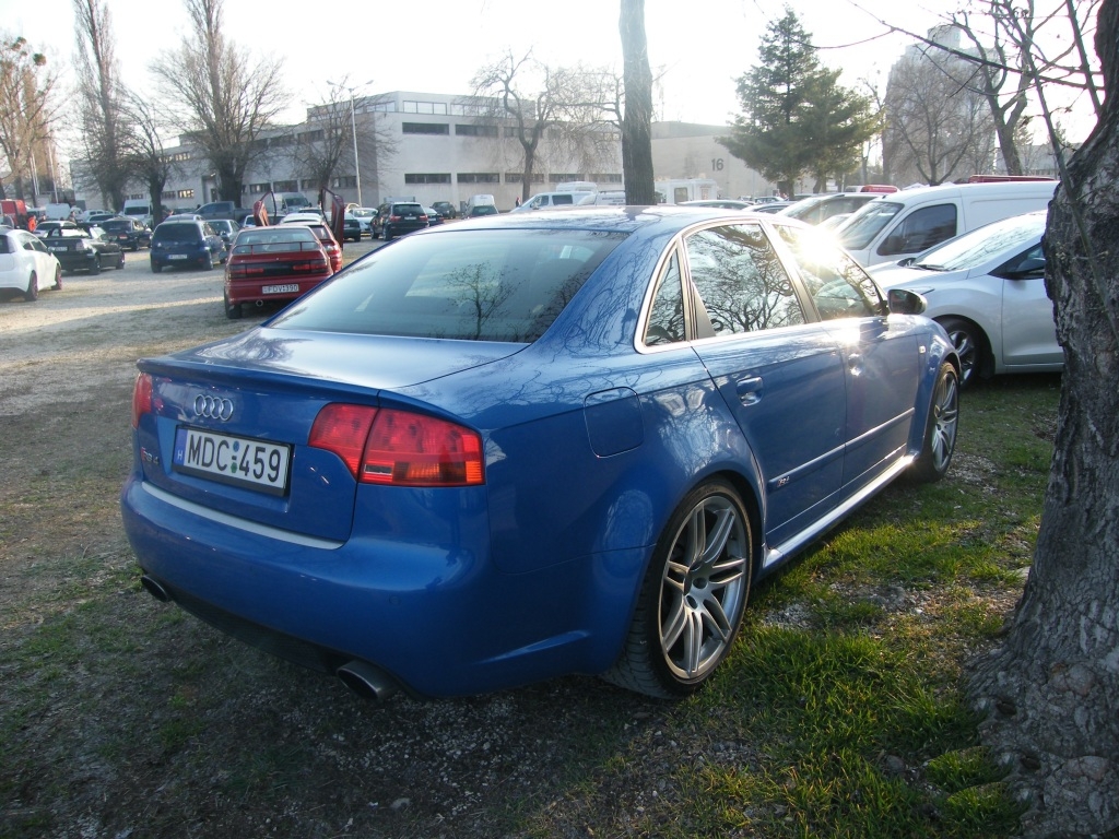 607334AUDIRS41821.jpg
