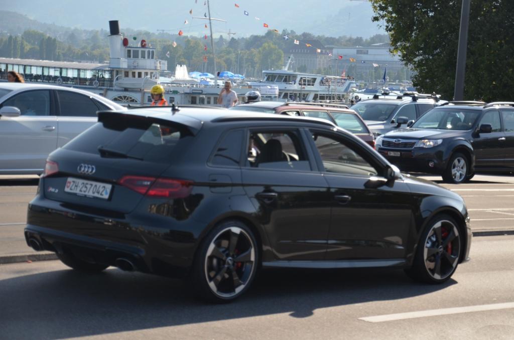 608835RS38V2871.jpg