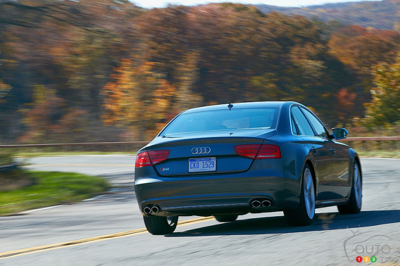 2013-audi-s8-002.jpg?scale=792x528